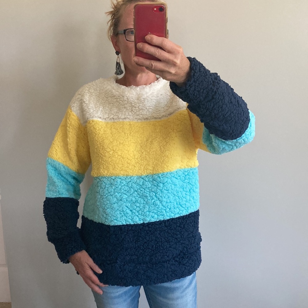 Color Block Long Sleeve Fuzzy Top - Picture 3 of 9